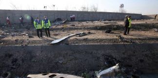 راهپیمایی «دادخواهی» خانوادههای قربانیان «پرواز۷۵۲» ادامه دارد