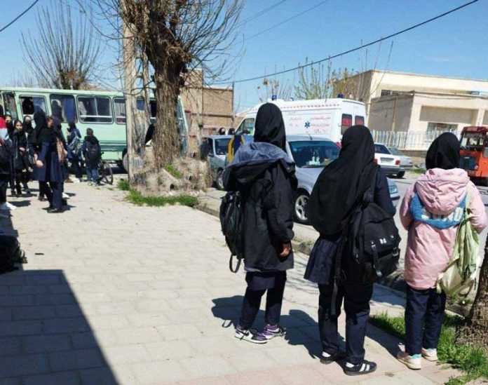 نقده مسمومیت دانش آموزان