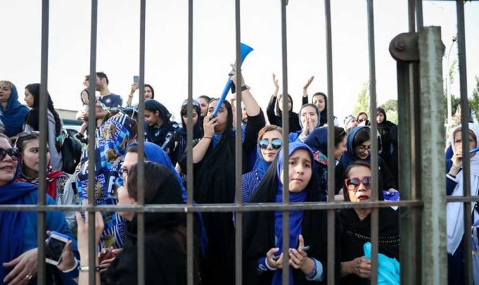 زنان ورزشگاه استادیوم