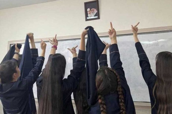 دانش آموزان