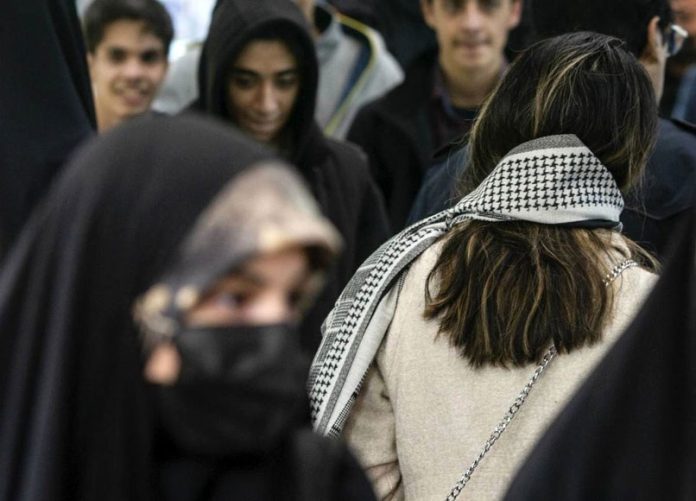 حجاب اجباری پوشش اختیاری