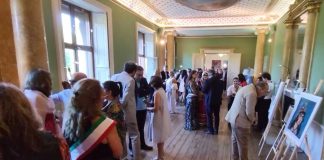 شکوفههای اتحاد، نمایشگاه هنر ایرانی در لندن
