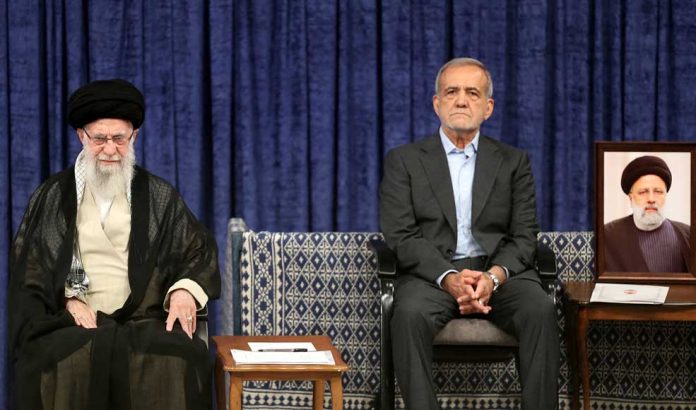 مراسم تنفیذ پزشکیان توسط خامنهای/ ۷ امرداد ۱۴۰۳