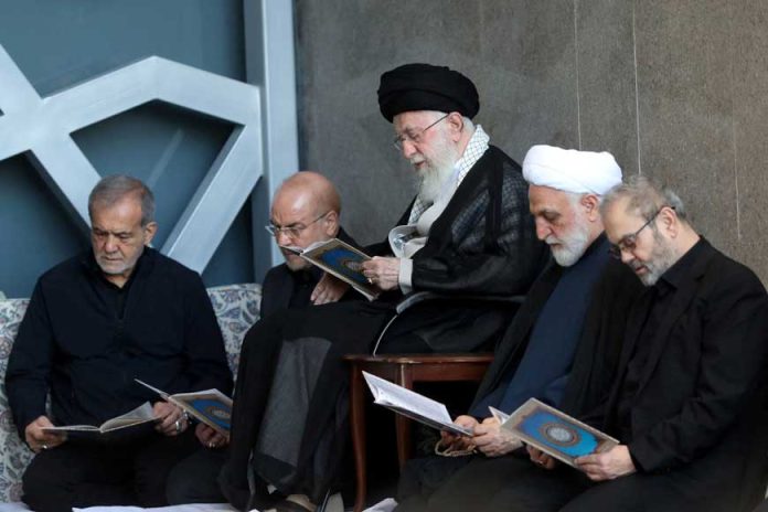 علی خامنهای، محمدباقر قالیباف، مسعود پزشکیان و غلامحسین اژدهای / نماز جمعه تهران/ ۱۳ مهر ۱۴۰۳ / رویترز