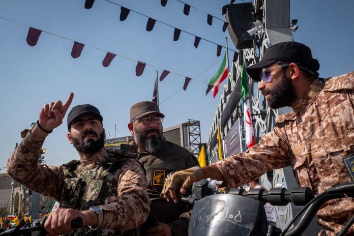 اعضای سپاه پاسداران در مراسم کشته شدن حسن نصرالله رهبر گروه تروریستی حزبالله و عباس نیلفروشان از فرماندهان سپاه که در حمله نظامی ۶ مهر ۱۴۰۳ به بیروت توسط اسرائیل کشته شدند / تهران / ۲ اکتبر ۲۰۲۴ / رویترز