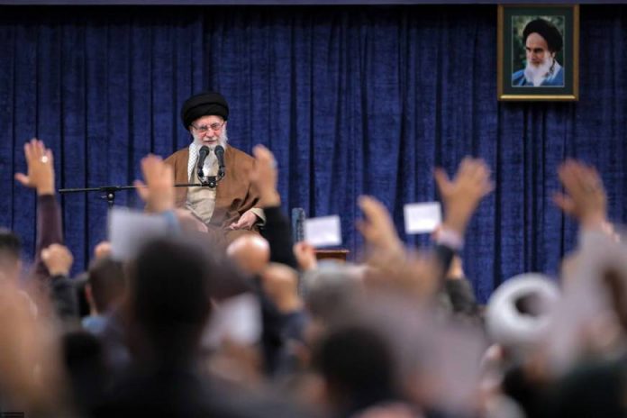 Khamenei assad (1)