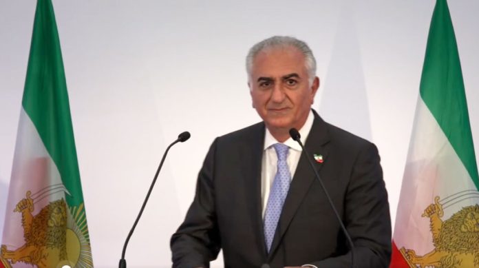 شاهزاده رضا پهلوی در نشست خبری دوم تیر ۱۴۰۴/ پاریس / ۲۳ ژوئن ۲۰۲۵