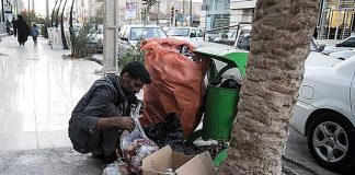 ادعای مضحک سخنگوی دولت: فقر را با حمایت معیشتی و اشتغال کاهش میدهیم!