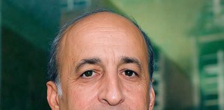 لُرد داود آليانس، متولد كاشان، «پادشاه نساجى بريتانيا»، چشم از جهان فرو بست