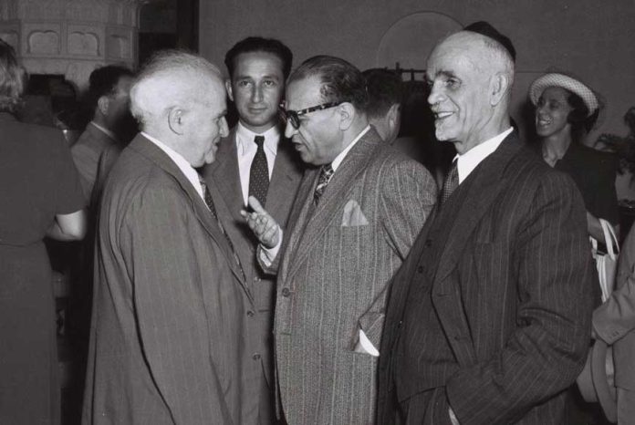 دیدار رضا صفینیا وزیر مختار ایران و دیوید بن گوریون از بنیانگذاران اسرائیل و اولین نخست وزیر این کشور