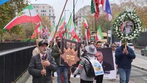 تجمع ایرانیان پادشاهیخواه در لندن به یاد جانباختگان «آبان خونین ۹۸»
