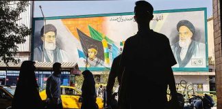 اكونوميست: چرا جمهوری اسلامی اقدام به تلاشهاى غافلگیرکننده برای نزدیکی به آمریکا میکند؟