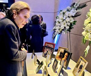 مراسم يادبود كامبيز آتاباى با حضور شهبانو فرح پهلوی